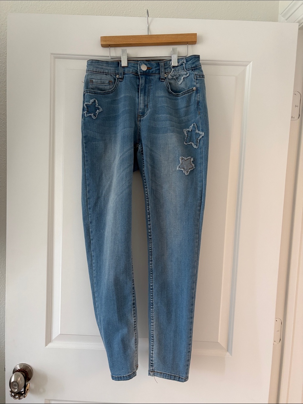 Preowned Reba Light Blue Star Patch Slim Jeans Size 6